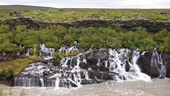 冰岛Husafell附近的Hraunfossar瀑布