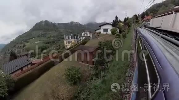 在瑞士山区乘火车旅行视频