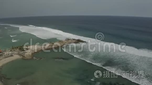 巴厘岛乌卢瓦图海滩海岸线