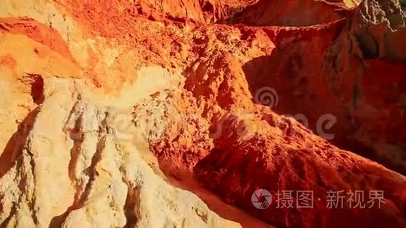 观赏神奇的沙滩陡崖峡谷仙溪视频