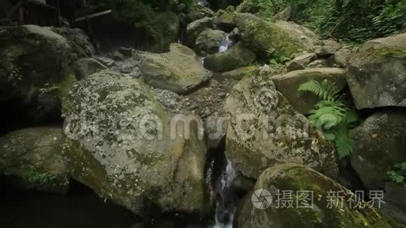 山河带晶莹碧水，生态旅游..