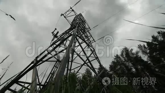 发电厂延时电力-高压支架。 雨云在天阶电厂的危险.