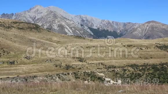 洞溪风景区保护区和托利士山脉视频