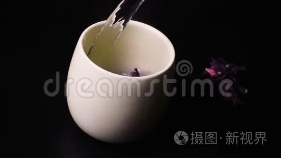 芙蓉茶以慢动作冲泡视频