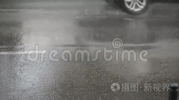 雨中汽车的运动