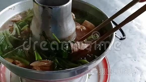 慢动作炖牛肉清汤视频