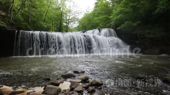 与刷溪瀑布景观.