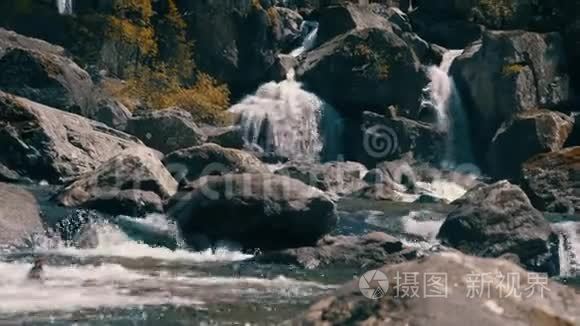 阿尔泰山的瀑布乌查