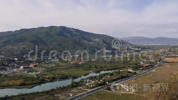 姆茨赫塔市和库拉河的风景。