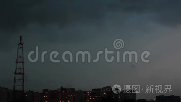 镇上的雷雨