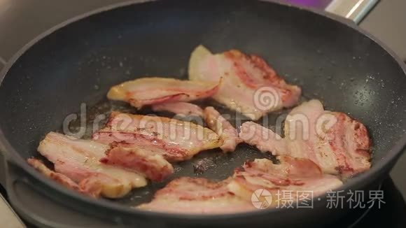 煎腊肉片视频