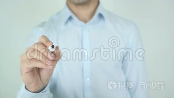 在玻璃上用法语写税务时的临时视频