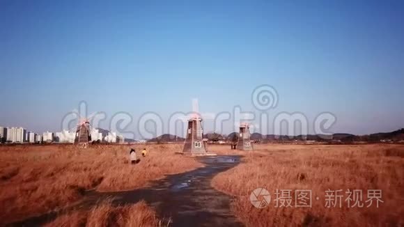 韩国首尔仁川的木风车秋景视频