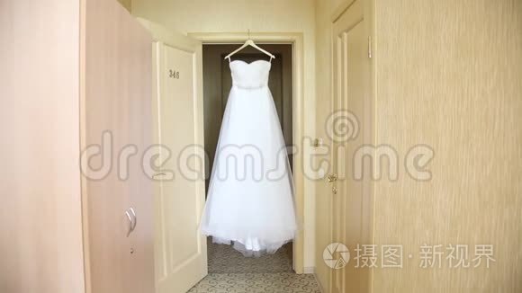 酒店房间的婚纱视频
