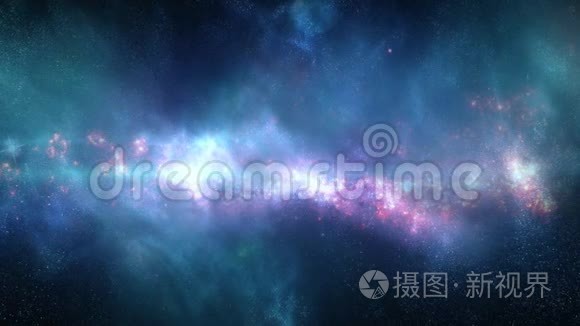 星团环绕的星云空间的光焰视频