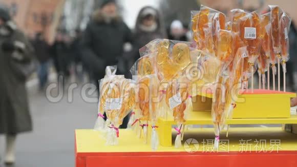 街头不同形状的甜糖棒棒视频