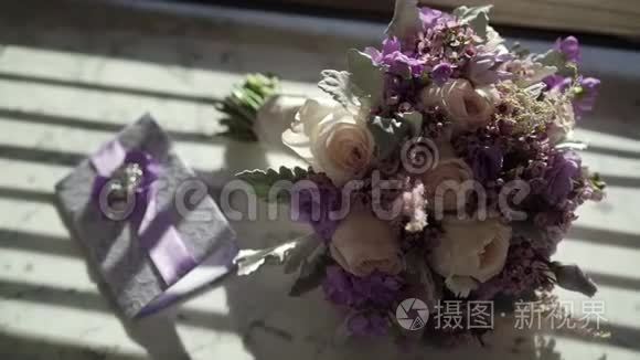 新娘花束和紫罗兰的入侵