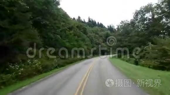 穿过阿巴拉契亚山脉的公路旅行视频