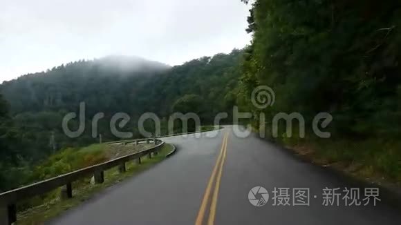 穿过阿巴拉契亚山脉的公路旅行视频