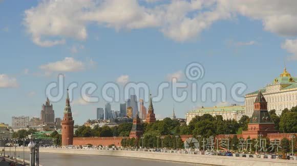莫斯科，俄罗斯-2016年8月13日：克里姆林宫背景下的莫斯科-城市1