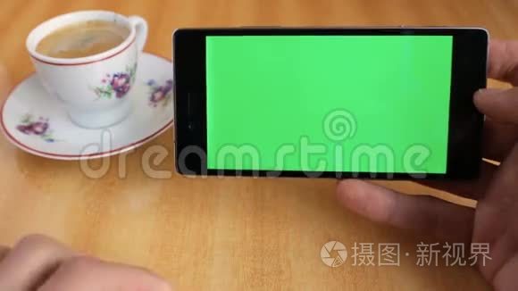 智能手机绿色屏幕女性手势视频