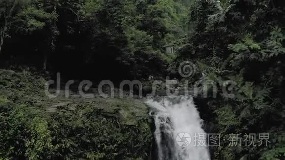 巴厘岛热带山脉瀑布视频