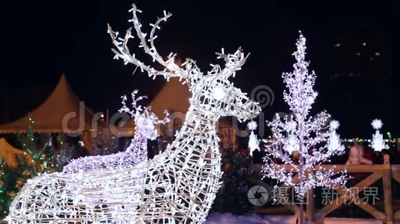 花环上鹿的圣诞形象视频