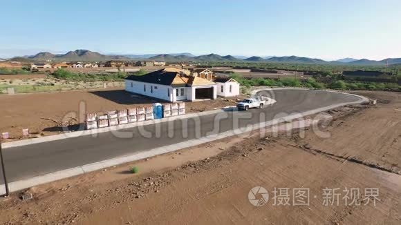 在沙漠中建造一个模范家园视频