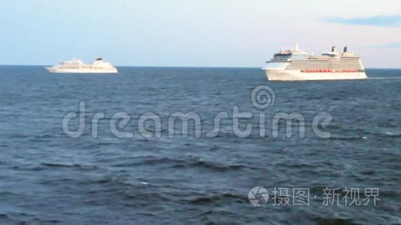 波罗的海两艘邮轮视频
