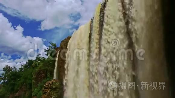 空中雾气缭绕的岩石瀑布视频