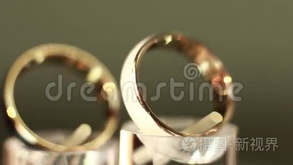 美丽的结婚戒指