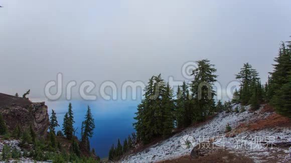 火山口湖上空的云视频