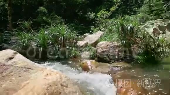 绿岸快速透明山河磨光岩视频