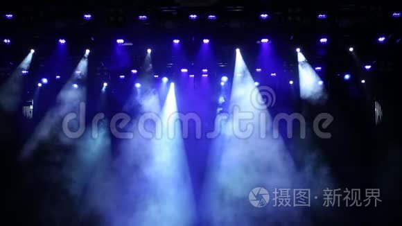 音乐会舞台上的蓝光视频