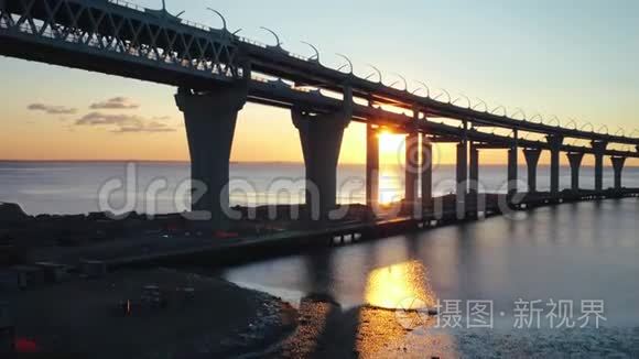 多层公路桥背景傍晚日落海上视频