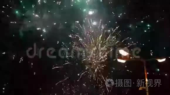 晚上放烟火视频