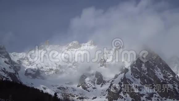 带雾霾的阿尔卑斯山脉景观视频