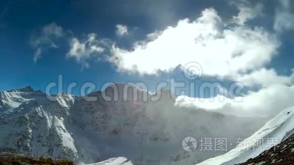 有着雪山的壮丽时光流逝镜头