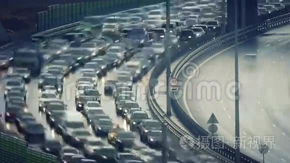 高速公路上的交通堵塞