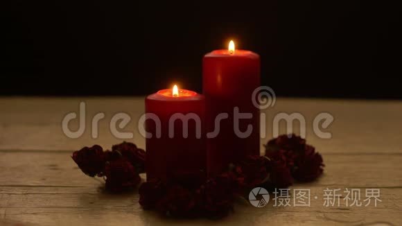 点亮红色蜡烛，浪漫主题.