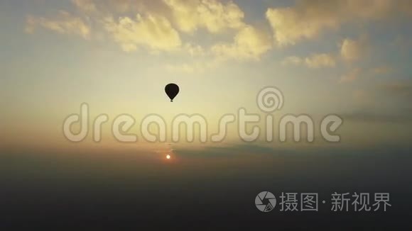 日出时气球飞行视频