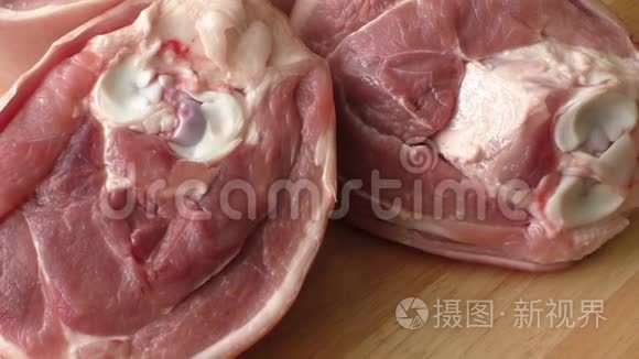 生猪肉膝盖牛排准备烹饪