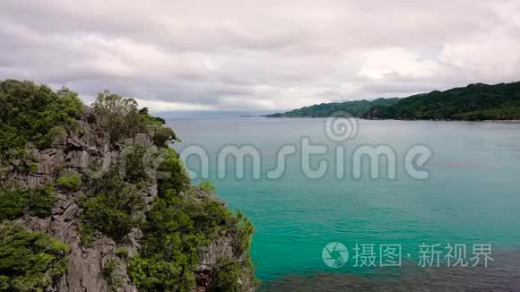 热带岛屿和蓝海，从上面看。菲律宾卡拉莫安群岛。