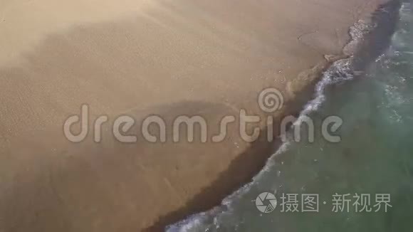 波浪在靠近