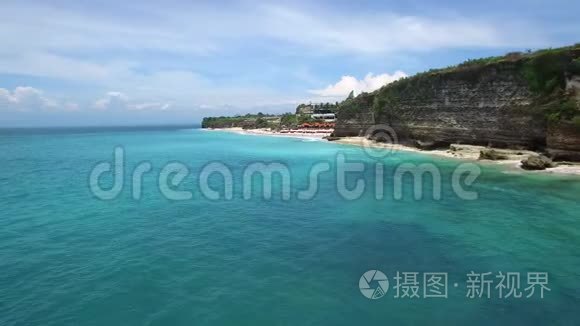 巴厘岛长沙滩和蔚蓝的海洋视频