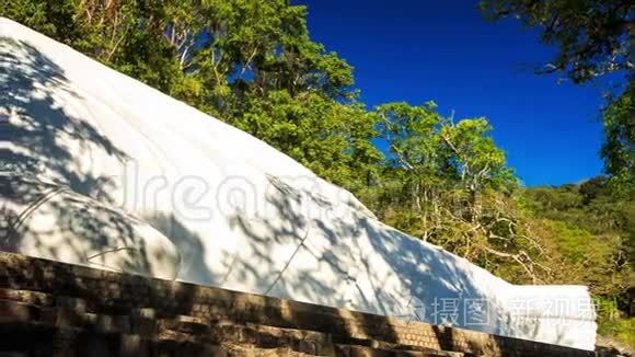 纪念碑佛像躺椅塔翠山寺视频