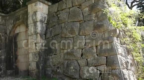 巴尔干半岛的古老城墙。 石头的质地