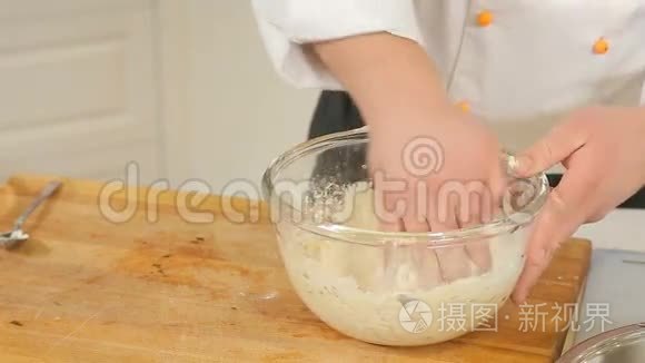 做饺子或汤圆用的土豆面团视频