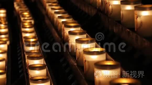 法国巴黎圣母院祈祷蜡烛。