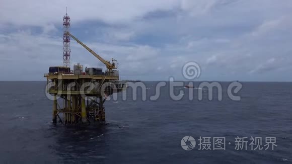 油田钻机和海上平台的场景视频
